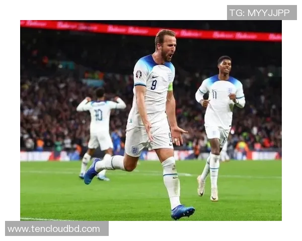 足球明星携手里奥共创辉煌赛季展现无与伦比的球场魅力与团队精神 足球明星携手里奥共创辉煌赛季展现无与伦比的球场魅力与团队精神